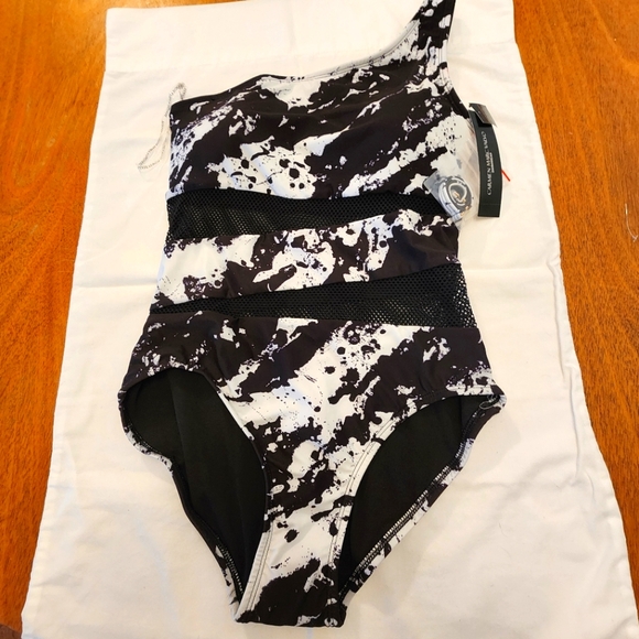Carmen Marc Valvo Other - Carmen Marc Valvo Monochrome One-Shoulder Swimsuit Comes With Extra Strap.